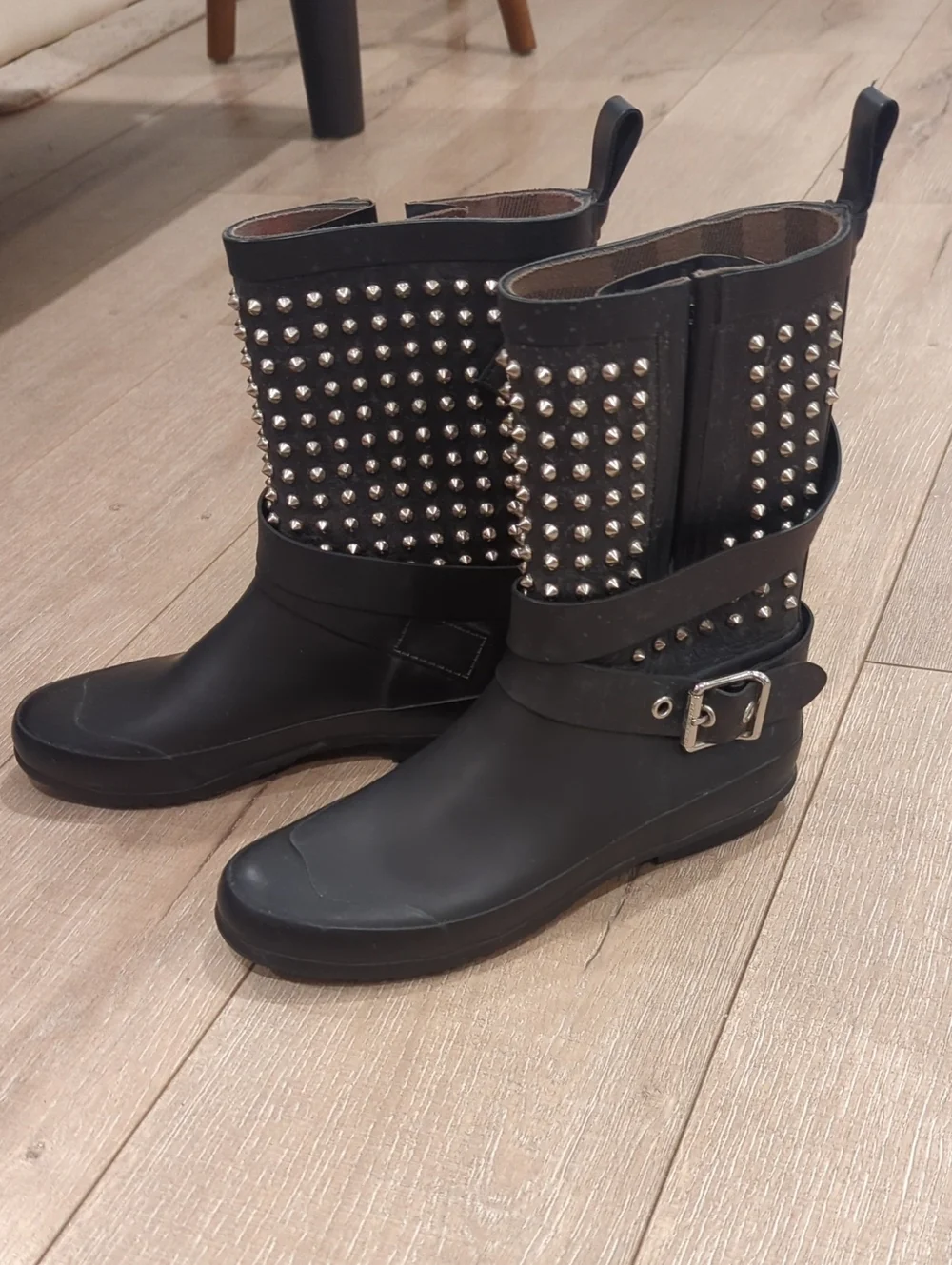 Burberry black mid